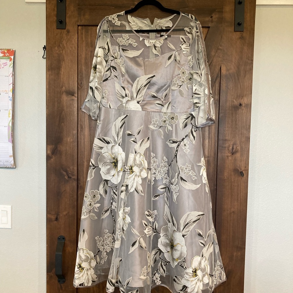 Elegant Floral Gray Dress